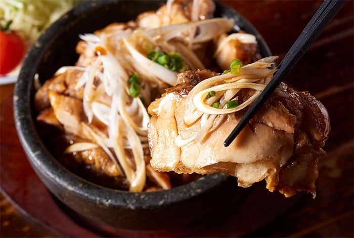 燻製地鶏のせ石焼き飯